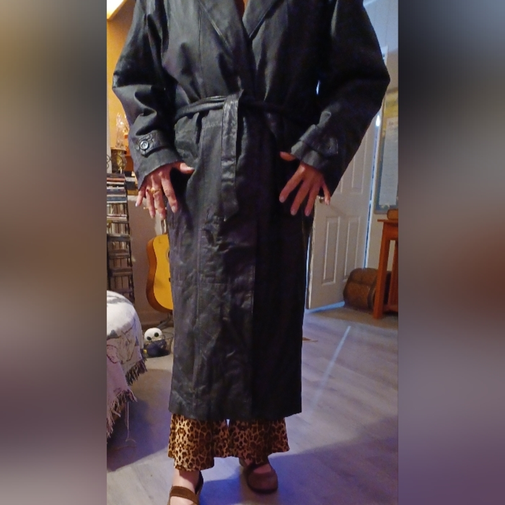 Womens Wilda Long leather coat. Size 8